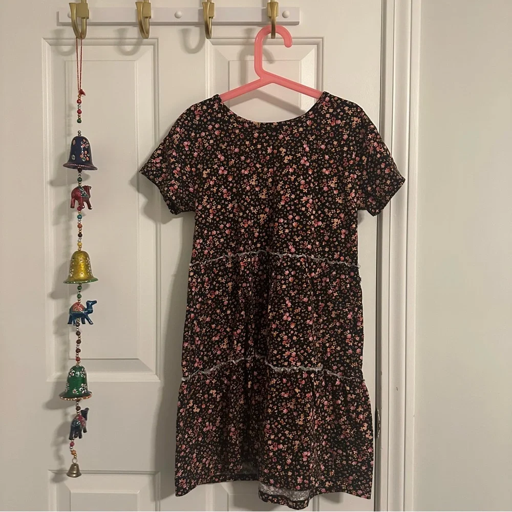 Old Navy- Girls Tiered Floral Short Sleeve Dress, Large - Picture 1 of 7